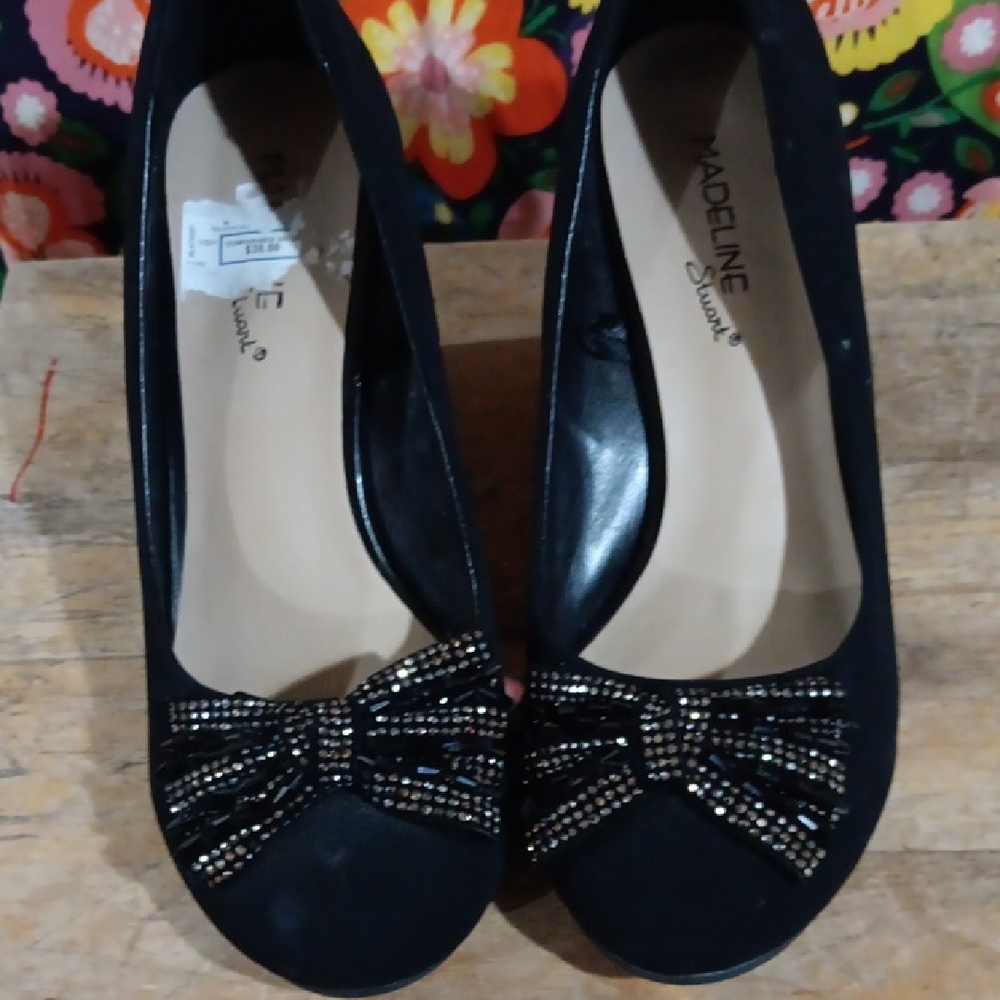 Madeline Stuart Black Wedges with Beaded Bow - Picture 8 of 12